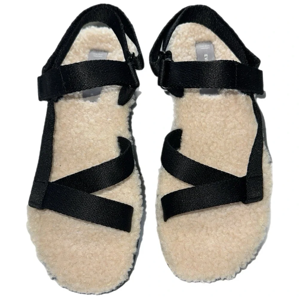 Everlane - Faux Fur Lined Sport Sandals - Black Straps‎ - Size 8 - Picture 11 of 11
